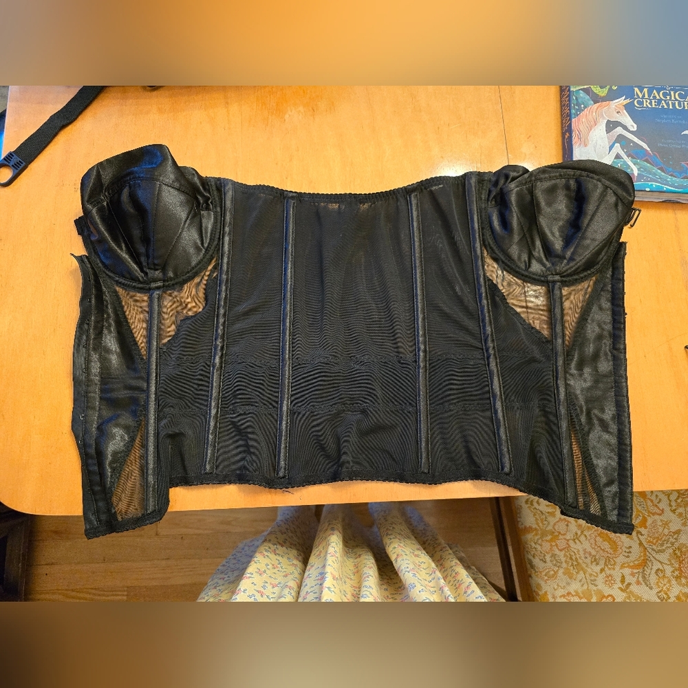 What Katie Did Merry Widow 32E - Picture 2 of 4